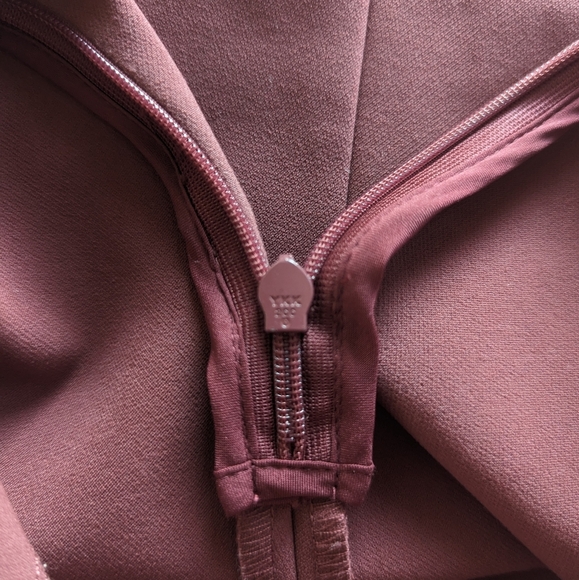 Aritzia Babaton Morath Turtleneck Sleeveless Blouse Mauve Women's Small - Picture 3 of 9